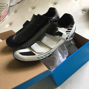 Shimano R171 cycling shoes
